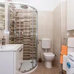 Luxurious In Praputnjak