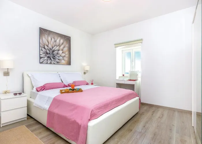 Ferienhaus Gorgeous In Praputnjak