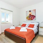 بيت للعطل Luxurious In Praputnjak