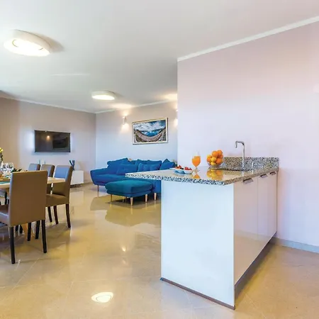 بيت للعطل Luxurious In *