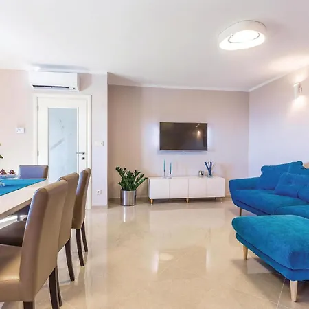 Cozy In With Kitchen Holiday home Praputnjak