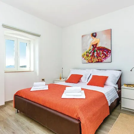 Holiday home Cozy In With Kitchen Praputnjak
