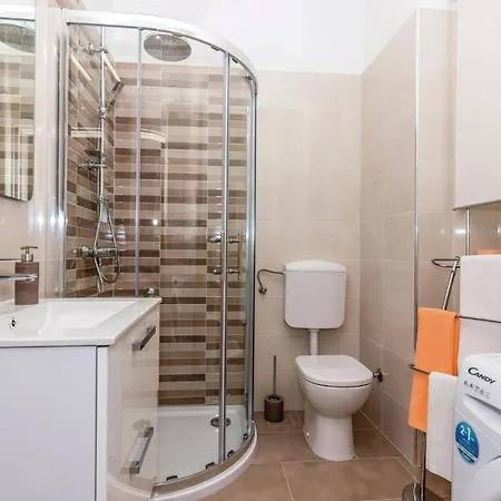 Luxurious In Praputnjak