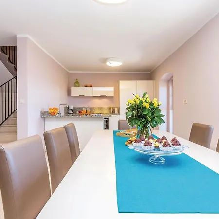 Cozy In With Kitchen Praputnjak